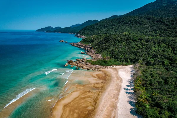 Tropisch Eiland Zonder Mensen Met Goudkleurig Zand Tropisch Groen Drone — Stockfoto