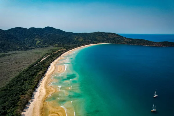 Tropisch Eiland Zonder Mensen Met Goudkleurig Zand Tropisch Groen Drone — Stockfoto