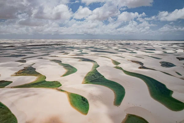 Gurun Pasir Putih Antara Danau Dengan Air Biru Pandangan Udara Stok Lukisan  