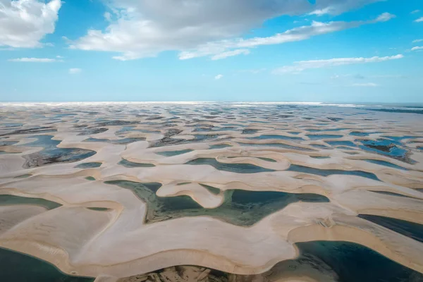 Gurun Pasir Putih Antara Danau Dengan Air Biru Pandangan Udara Stok Foto Bebas Royalti