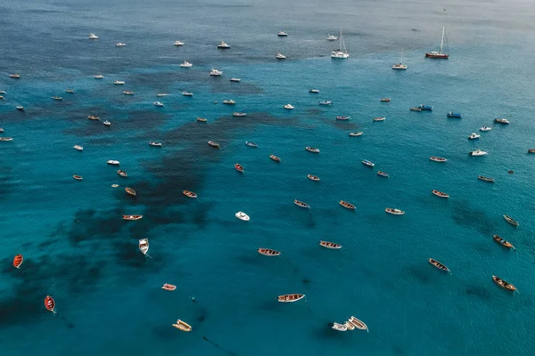 Perahu Berwarna Laut Pandangan Drone Pandangan Atas — Stok Foto