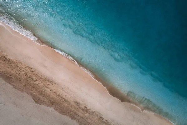 พาโนรามาของชายหาดทรายท มมองด านบน — ภาพถ่ายสต็อก