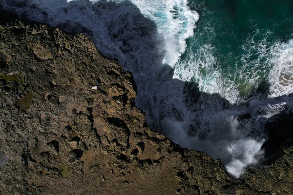 Gelombang Yang Istirahat Pantai Vulkanik Pulau Pandangan Atas — Stok Foto