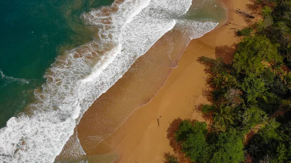 Luchtfoto Van Zeekust Tropisch Eiland Met Goudkleurig Zand Drone Uitzicht — Stockfoto