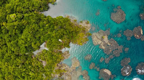 Pulau Tropis Lanskap Laut Pantai Batu Pulau Pemandangan Udara — Stok Foto
