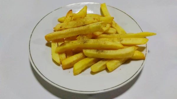 Deliciosas Patatas Fritas Crujientes Sabrosas Con Sazonador Blackpapper Servido Plato — Foto de Stock