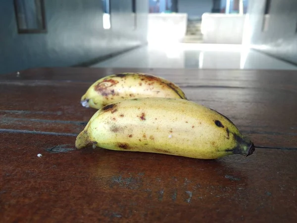 Two Bananas Wooden Table — 图库照片