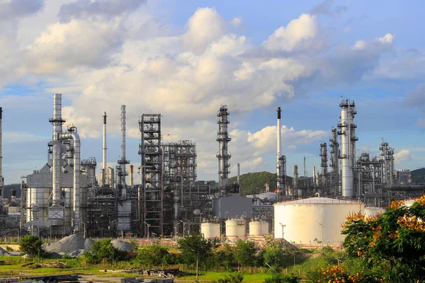 Завод Переработке Нефти Закате — стоковое фото