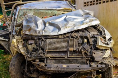 Eski hasarlı araba kazası