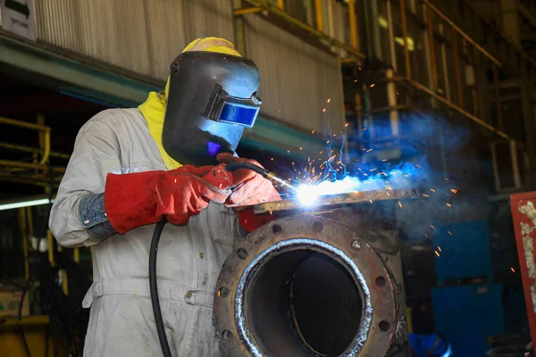 Welder Welding Steel Sparks Factory — Zdjęcie stockowe