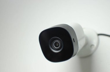 CCTV video, CFTV güvenlik kamerası, güvenli devresi olan beyaz kamera, hırsızlık koruması. Gözetleme görünümü.