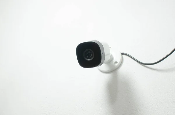CCTV video, CFTV güvenlik kamerası, güvenli devresi olan beyaz kamera, hırsızlık koruması. Gözetleme görünümü.