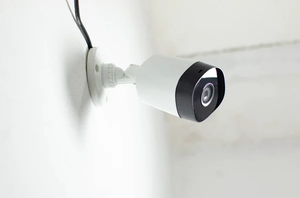 CCTV video, CFTV güvenlik kamerası, güvenli devresi olan beyaz kamera, hırsızlık koruması. Gözetleme görünümü.