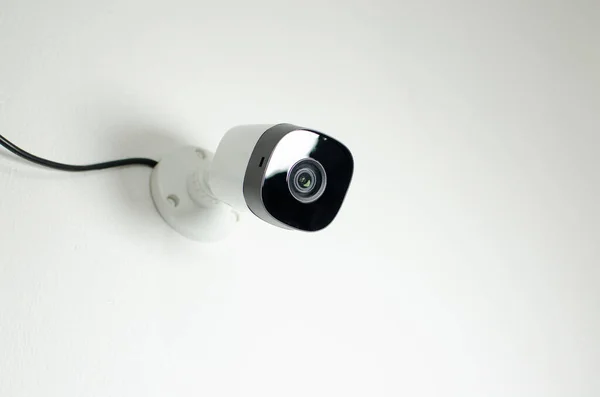 CCTV video, CFTV güvenlik kamerası, güvenli devresi olan beyaz kamera, hırsızlık koruması. Gözetleme görünümü.