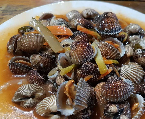 Сладкие Кислые Гребешки Блюдо Обработанной Свежей Моллюском Приготовленной Соусом Чили — стоковое фото