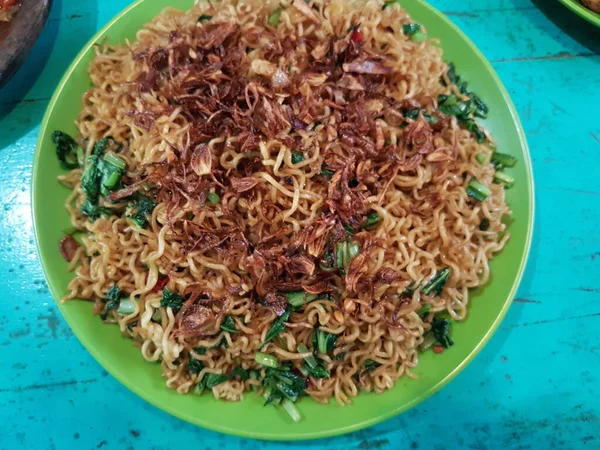 Kwetiau Goreng Prato Macarrão Arroz Plano Frito Indonésio Chinês Feito — Fotografia de Stock