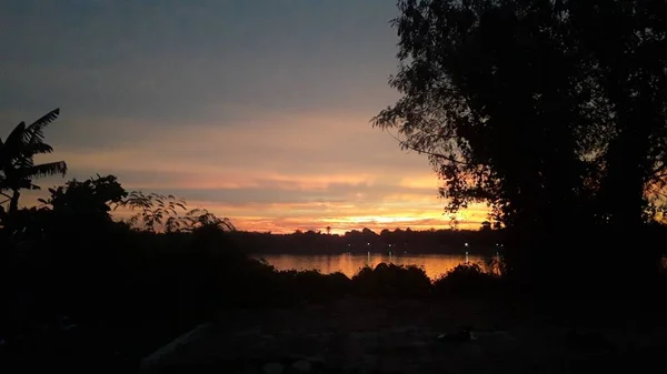 Pôr Sol Laranja Sobre Rio Barito Kahayan Mahakam — Fotografia de Stock