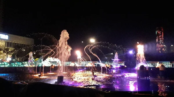 Amazing Dancing Fountain Bright Beautiful Colors — 스톡 사진