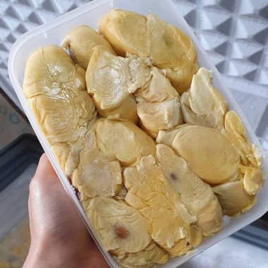 Endonezya 'dan gelen tatlı taze Durian meyvesi. Olgun durian. Soyulmuş lezzetli Durian peyniri..
