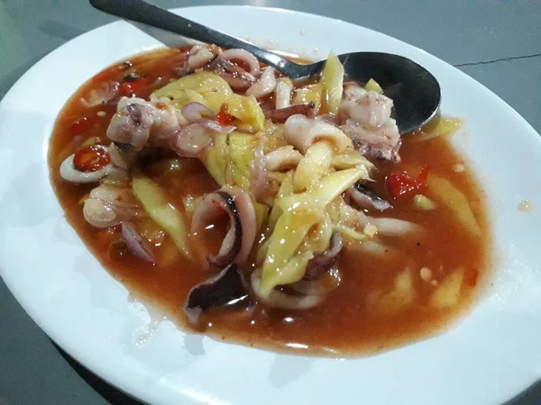 Thai Delicious Steamed Sweet Sour Spicy Squid Lime Sauce Squid — Stockfoto