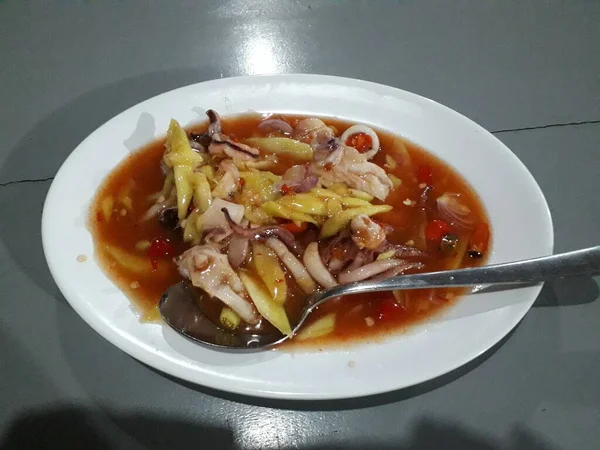 Thai Delicious Steamed Sweet Sour Spicy Squid Lime Sauce Squid — Foto Stock