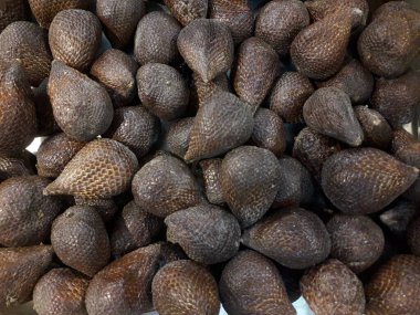 Piyasada taze Salak 'ın üst görünümü satılıyor