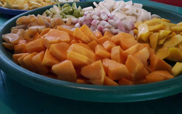 Bowl Salată Sănătoasă Fructe Proaspete Fundal Din Lemn Privire Sus — Fotografie, imagine de stoc