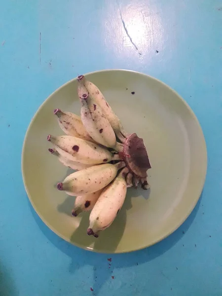 Fresh Bananas Neatly Arranged Big Table One Banana Comb Plate — ストック写真