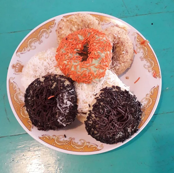 Donuts São Feitos Pão Liso Que Formado Redondo Com Buraco — Fotografia de Stock