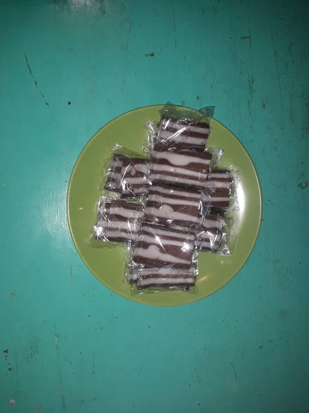 Chocolate White Layer Cake Green Plate — Stok Foto