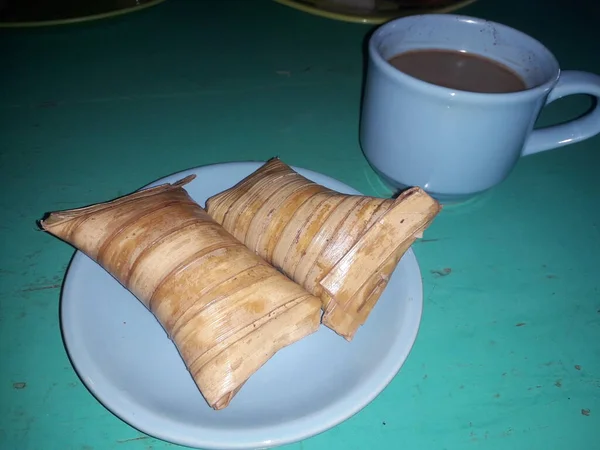 Lepet Leupeut Type Snack Made Glutinous Rice Mixed Peanuts Cooked — Stok fotoğraf