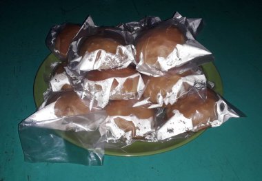 Dorayaki plastiğe sarılmış Japon gözlemesidir.