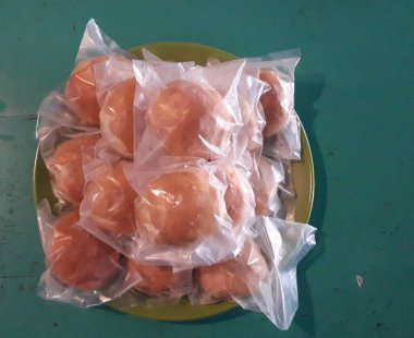 Dorayaki plastiğe sarılmış Japon gözlemesidir.