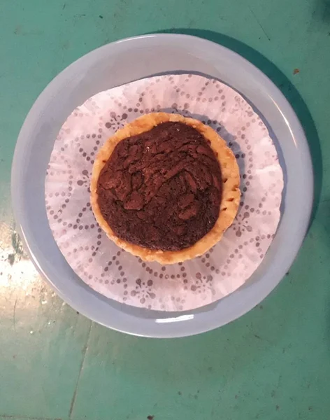 Heerlijke Taart Met Pindakaas Crème Laag Chocolade Topping — Stockfoto