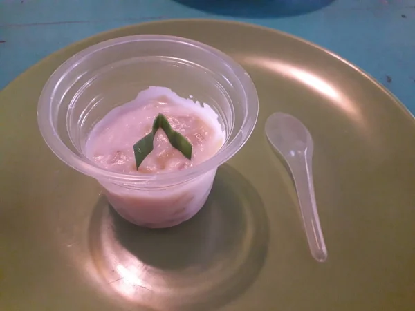 Creamy Rice Pudding Topped Pistachio Cinnamon Glass Bowl Traditional Turkish — 图库照片