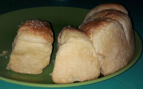 Plain Bread Green Plate — Stok fotoğraf