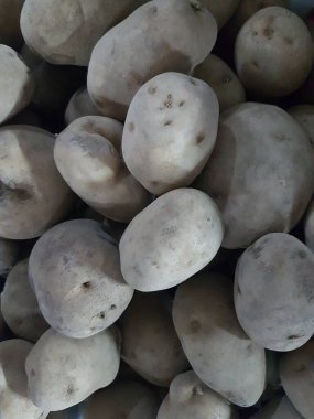 Patates. Masaüstünde bir fotoğraf. arka plan resmi. Hasta patates. Lezzetli vejetaryen yemekleri.