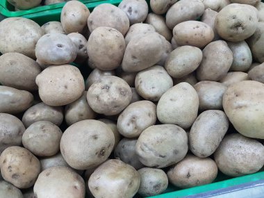 Patates. Masaüstünde bir fotoğraf. arka plan resmi. Hasta patates. Lezzetli vejetaryen yemekleri.