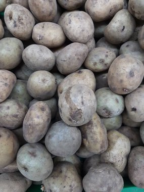 Patates. Masaüstünde bir fotoğraf. arka plan resmi. Hasta patates. Lezzetli vejetaryen yemekleri.