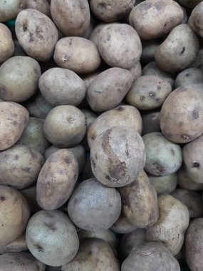 Patates. Masaüstünde bir fotoğraf. arka plan resmi. Hasta patates. Lezzetli vejetaryen yemekleri.