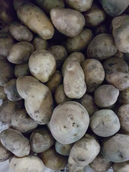 Patates. Masaüstünde bir fotoğraf. arka plan resmi. Hasta patates. Lezzetli vejetaryen yemekleri.