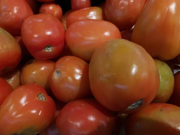 Délicieuses Tomates Rouges Plateau Été Marché Agricole Ferme Pleine Légumes — Photo