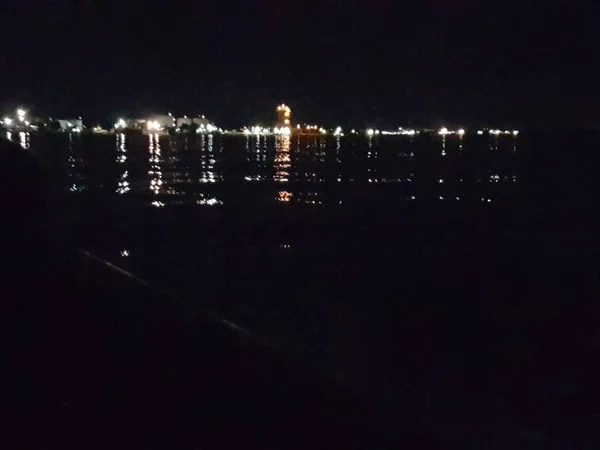 Suspension Bridge River Highlighting Bridge Panorama Night City Close View — Foto Stock