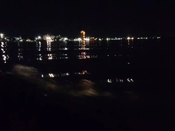 Suspension Bridge River Highlighting Bridge Panorama Night City Close View — ストック写真