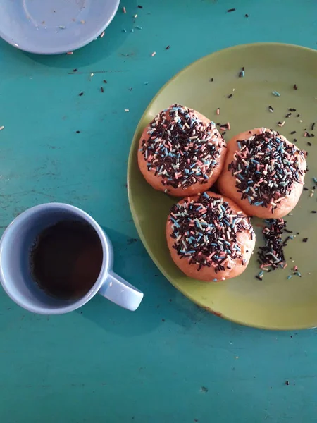 Colorful Donuts Box Sweet Icing Sugar Food Glazed Sprinkles Doughnut — Stockfoto