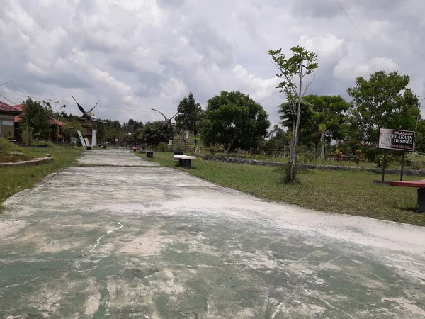 Paved Car Park Green Border Parking Area Paved Grey White — Photo