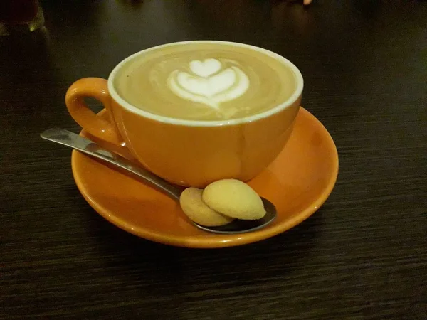 Latte Art Auf Heißem Latte Kaffee Aroma Kaffeetasse Und Kaffeebohnen — Stockfoto