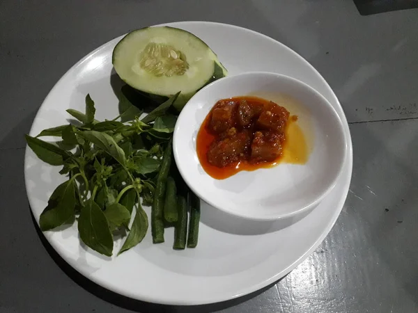 Chili Sauce Raw Vegetables White Plate — Fotografia de Stock