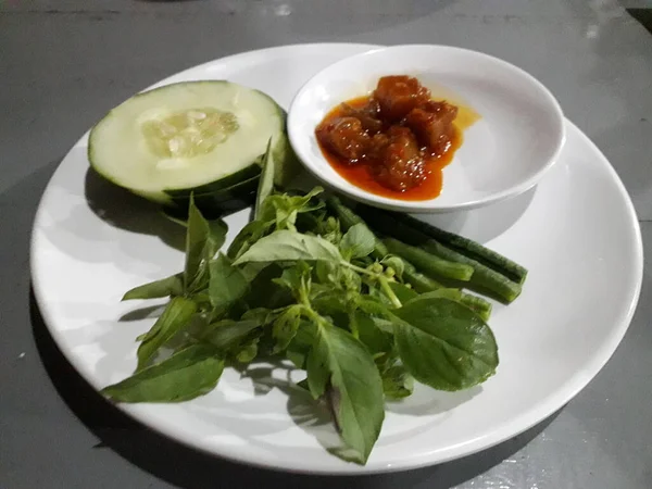 Chili Sauce Raw Vegetables White Plate — Φωτογραφία Αρχείου