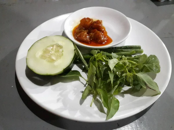 Chili Sauce Raw Vegetables White Plate — Stockfoto
